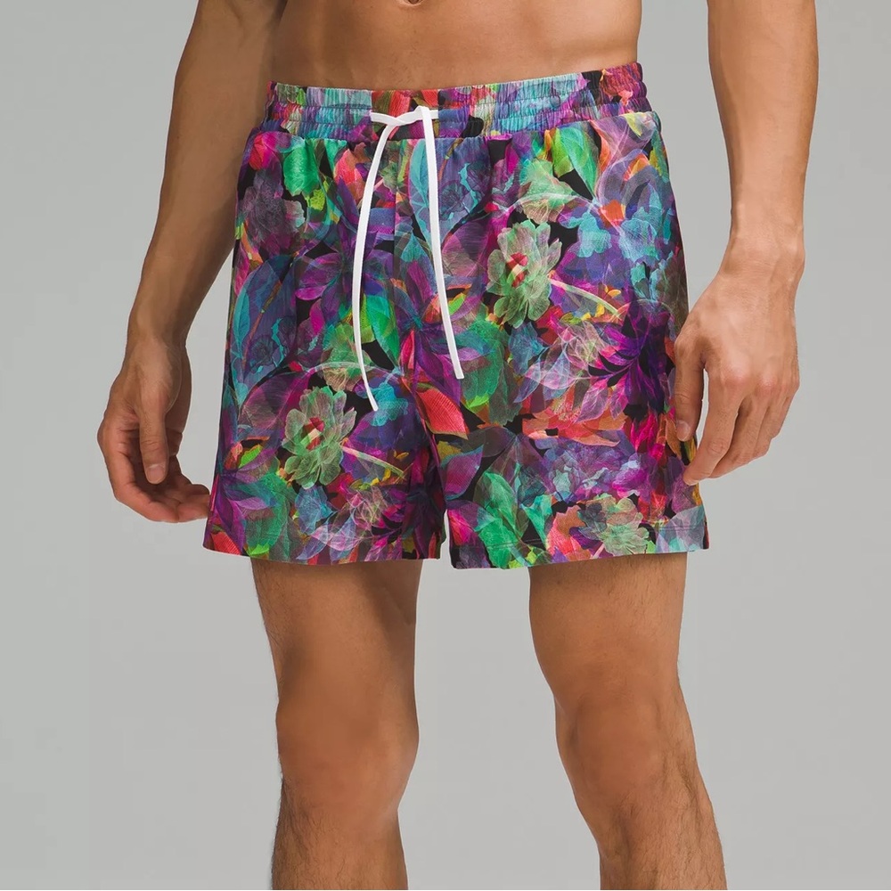 Lululemon Pool Short 5” Vivid Floral Overlay Multi size small
